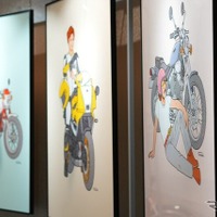 「イラストレーターが描く YAMAHAバイクのあるスタイル展」がYamaha E-Ride Baseで開催