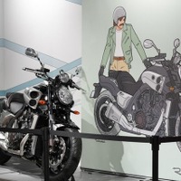 「イラストレーターが描く YAMAHAバイクのあるスタイル展」がYamaha E-Ride Baseで開催