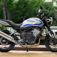 ホンダ CB400 SUPER FOUR E-Clutch（ウルフシルバーメタリック）