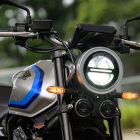 ホンダ CB400 SUPER FOUR E-Clutch（ウルフシルバーメタリック）