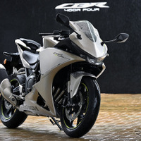 ホンダ CBR400R FOUR E-Clutch