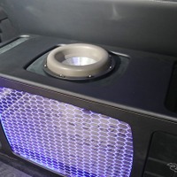 ハイエースで“もっと低音を！” パワードサブウーファーでは満足できず辿り着いた12インチの迫力［car audio newcomer］by custom & car Audio PARADA　前編