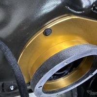 ドアのミッドバスも取り付けの際にバッフルをスラントさせることが自由自在。角度が正確に設定できるのも3Dプリンターならでは