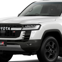 トヨタ ランドクルーザー300 GR SPORT（ハイブリッド車）