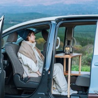 トヨタ『シエンタ』専用のフロントシート回転機構「スイベルシート（SwivelSeat）」