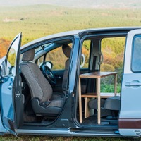トヨタ『シエンタ』専用のフロントシート回転機構「スイベルシート（SwivelSeat）」