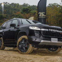 トヨタ ランドクルーザー300 GR SPORT（ハイブリッド車）