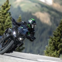 カワサキ Ninja 1100SX（メタリックカーボングレー×メタリックディアブロブラック）