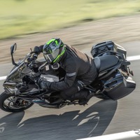 カワサキ Ninja 1100SX（メタリックカーボングレー×メタリックディアブロブラック）