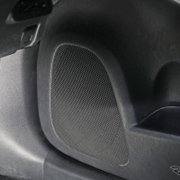 フロントスピーカーに選んだのはカロッツェリアのTS-V174S。ミッドバスはドアの純正位置にインナー取り付けされている。