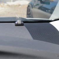 純正グリルがセットされると中の様子は見えないのだが、純正位置にVシリーズのツイーターをセットするバッフルがワンオフされる。