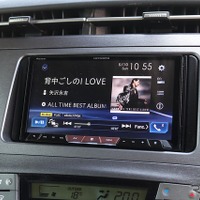 ヘッドユニットには音の良さと調整能力のレベルの高さで知られるカロッツェリアのサイバーナビXシリーズを用いる。