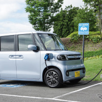 充電するEV（BYD ラッコ）