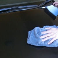 洗車しても消えないボディの「白いシミ」…放置すると厄介なウォータースポットの正体とは？ ～Weeklyメンテナンス～