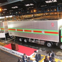 福山通運の連結トラック出発式（10月16日）