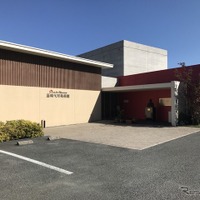 韮崎大村美術館も同じ敷地に。