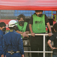 743号車Honda R&D Challenge FK8と若手エンジニア達