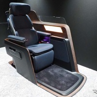 『MX221』「PRIME」で用意されるシート。飛行機のビジネスクラスのような雰囲気だ