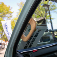 木製インテリアとデニムのシートカバーの調和が美しい『ハイエース』カスタム…アウトドアデイジャパン東京2023