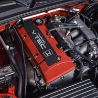 2.0L DOHC VTEC + PGM-FI エンジン