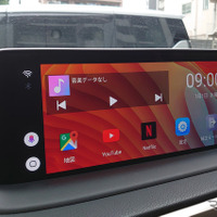 「車載用Android端末」の使用時の表示例（VISIT）。