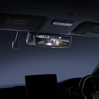 ドライブレコーダー搭載デジタルミラー ハイエース装着イメージ（室内）