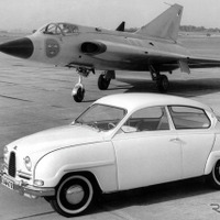 1960年型サーブ96とサーブ35ドラケン戦闘機