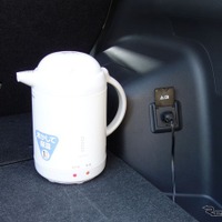 車内外で1500Wまでの湯沸かしポットや簡易電子レンジなどの家電品も使える
