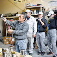 長野県飯田技術専門校 自動車整備科「塗装講習」で、内山会長が外部講師を務めた（2019年11月）