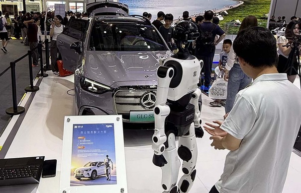 中国ヒト型ロボットの躍進に自動車アフターマーケットの課題解決の