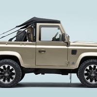 旧型『ディフェンダー』、伝説のV8ソフトトップが復活…フルレストア＆カスタムで約3700万円