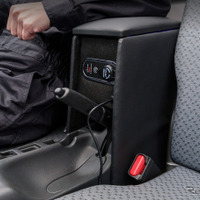 軽トラにも肘置きと収納を、スズキ『キャリイ』系列専用LEDコンソールボックスが登場 画像