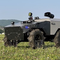遠隔操縦可能な無人陸上車両「機動警備ドローン」、害獣・不審者対策や無人見回りに…最大斜度30度の法面走行も 画像
