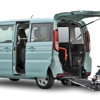 マツダスタジアム広島、累計来場者3000万人達成記念…障害者支援施設に車いす移動車を贈呈へ 画像