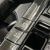 トヨタ『クラウン』のブレーキホールド機能を自動でオン/オフ、「ブレーキホールドジャンパー」が適合…ブリッツ 画像