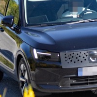 10年目でも現役続投…ボルボ『XC40』が大幅刷新か、新世代ディスプレイ採用へ 画像