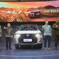 スズキの3列7人乗りSUV『XL7』、改良新型をインドネシアで発売…表情一新 画像