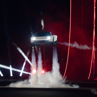 テスラが本当の「空飛ぶクルマ」を作った、ロケット推進の新型『ロードスター』発表 画像