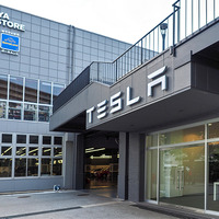テスラの整備センター開設…新たな客層が集まり出したオートバックス旗艦店