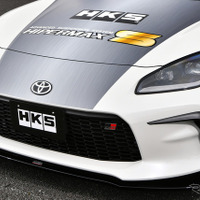 アフターパーツで、新型「GR 86」をカスタム!…HKSのデモカーは「スーパーチャージャー」設置でパワー感が魅力 画像