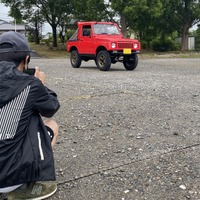 旧車に乗る若者…オーナーは18歳、1984年式スズキ『ジムニーSJ30』