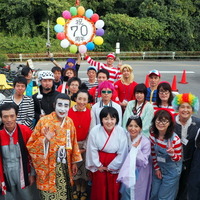 黒田モーター商会のスタッフがコスプレ仮装でおもてなし！　創業70周年記念「お客様大感謝祭」に800名が来場