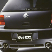 VW随一のホットな「Rシリーズ」、その原点『R32』のカタログは意外にもクールだった【懐かしのカーカタログ】 画像
