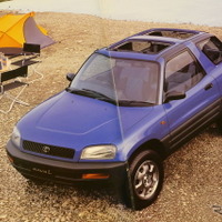 30年前、SUVを一般的なものにした、初代トヨタ『RAV4』の先見性【懐かしのカーカタログ】
