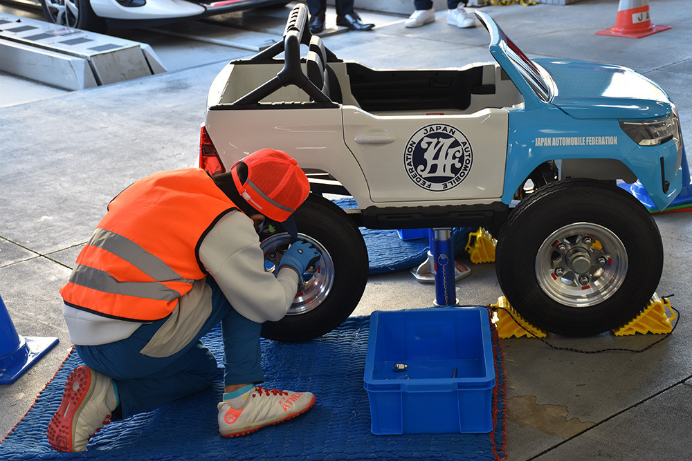 JAF福岡支部、九州初『子どもロードサービス検定』で楽しく救援を体験