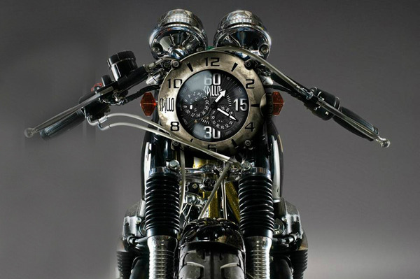 伝説のバイク冒険家”が創り出す腕時計「スピーロ」の世界観 | CAR CARE 