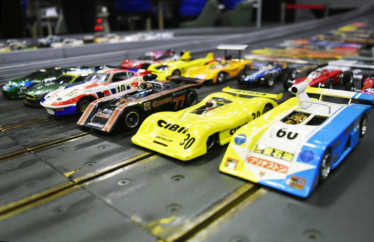 スロットカー 伝説のドライバー達を魅了する奥深い大人の自動車ホビー「スロットカー