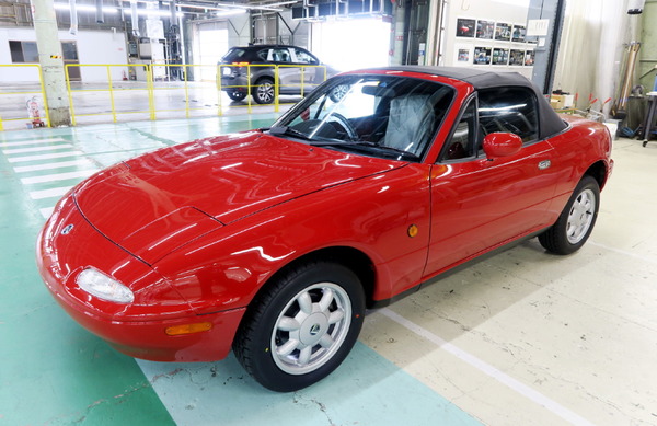 マツダ 初代ロードスター NAレストア7号車 19万km超えの90年式車が極上 