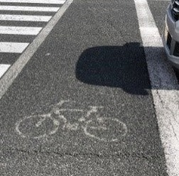 信号機のない横断歩道（イメージ）