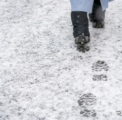 今冬一番の寒波襲来、平地でも警報級大雪、立ち往生など交通障害の恐れ（写真はイメージ）